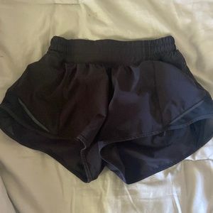 2.5 hotty hot low rise Lululemon shorts